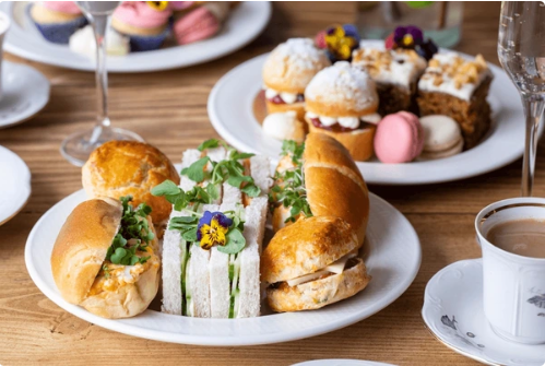 Sing-Along High Tea door Joyful